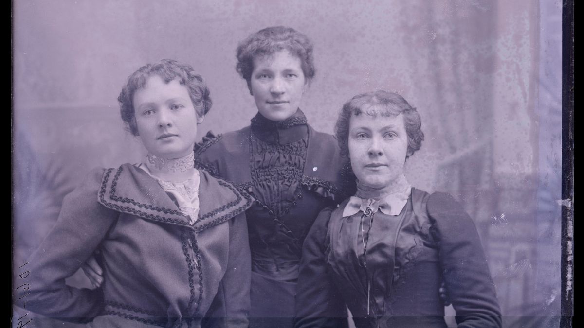 An old photograph of two early Latter-day Saint sister missionaries, Eliza Chapman and Josephine Booth.
